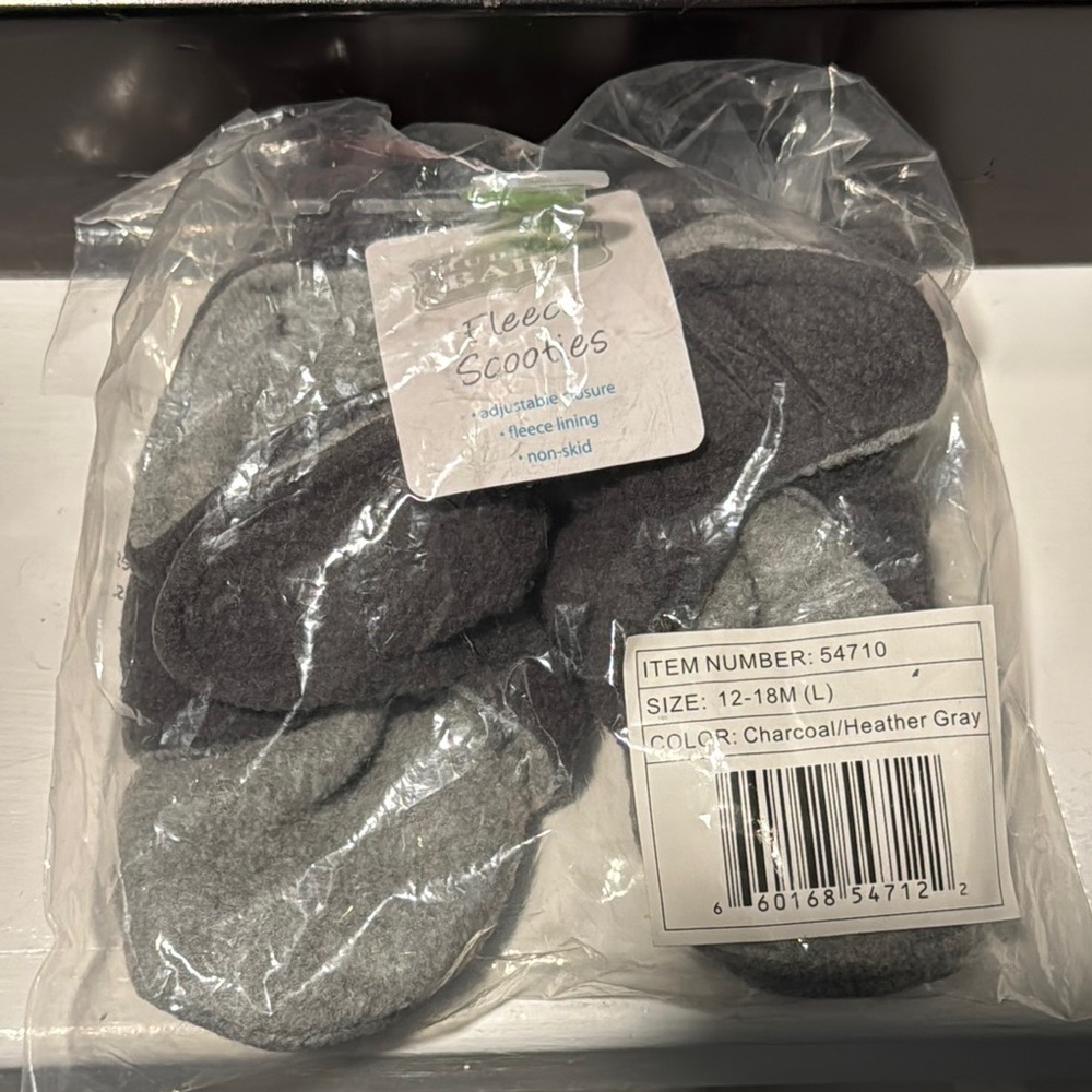 NWT Hudson Baby non-skid adjustable closure dual tone fleece booties 12-18M
